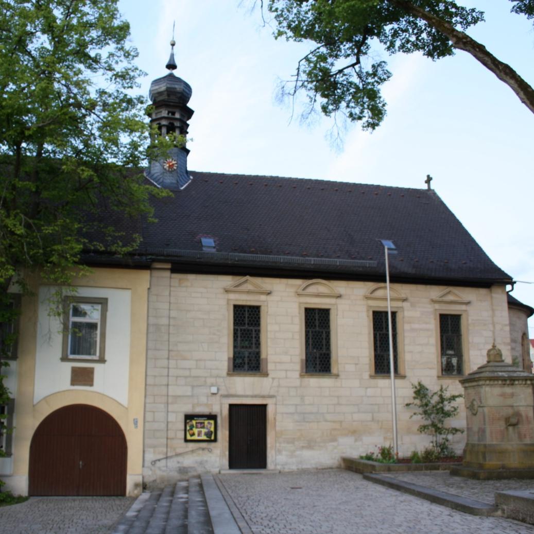 Aussenansicht Pfarrkirche Maria Himmelfahrt Dankenfeld