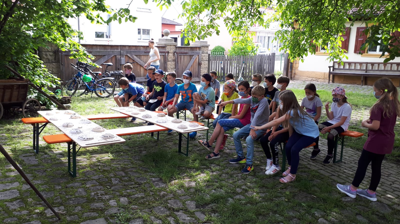 Brotbacken Erstkommunionkinder