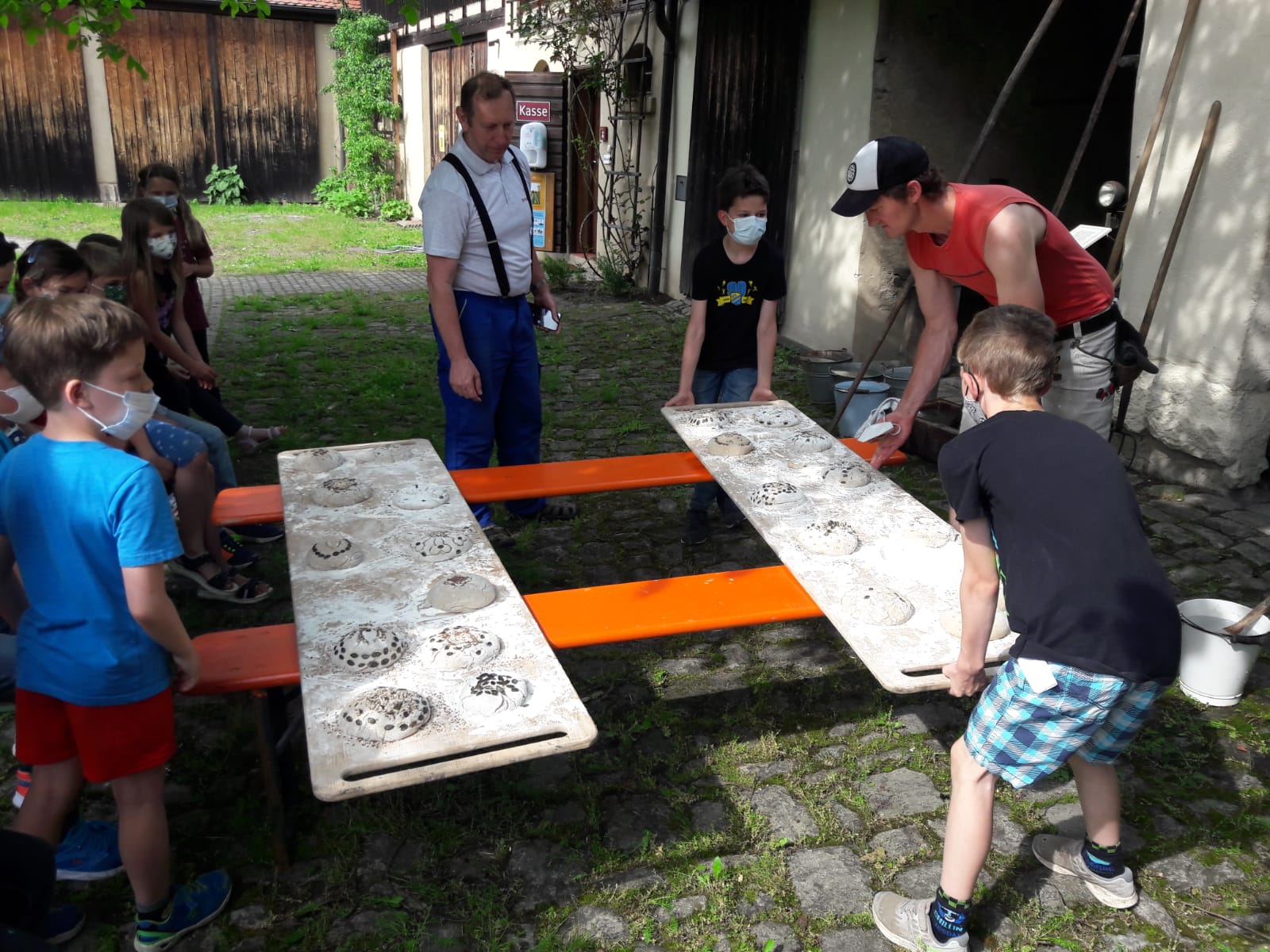 Brotbacken Kommunionkinder