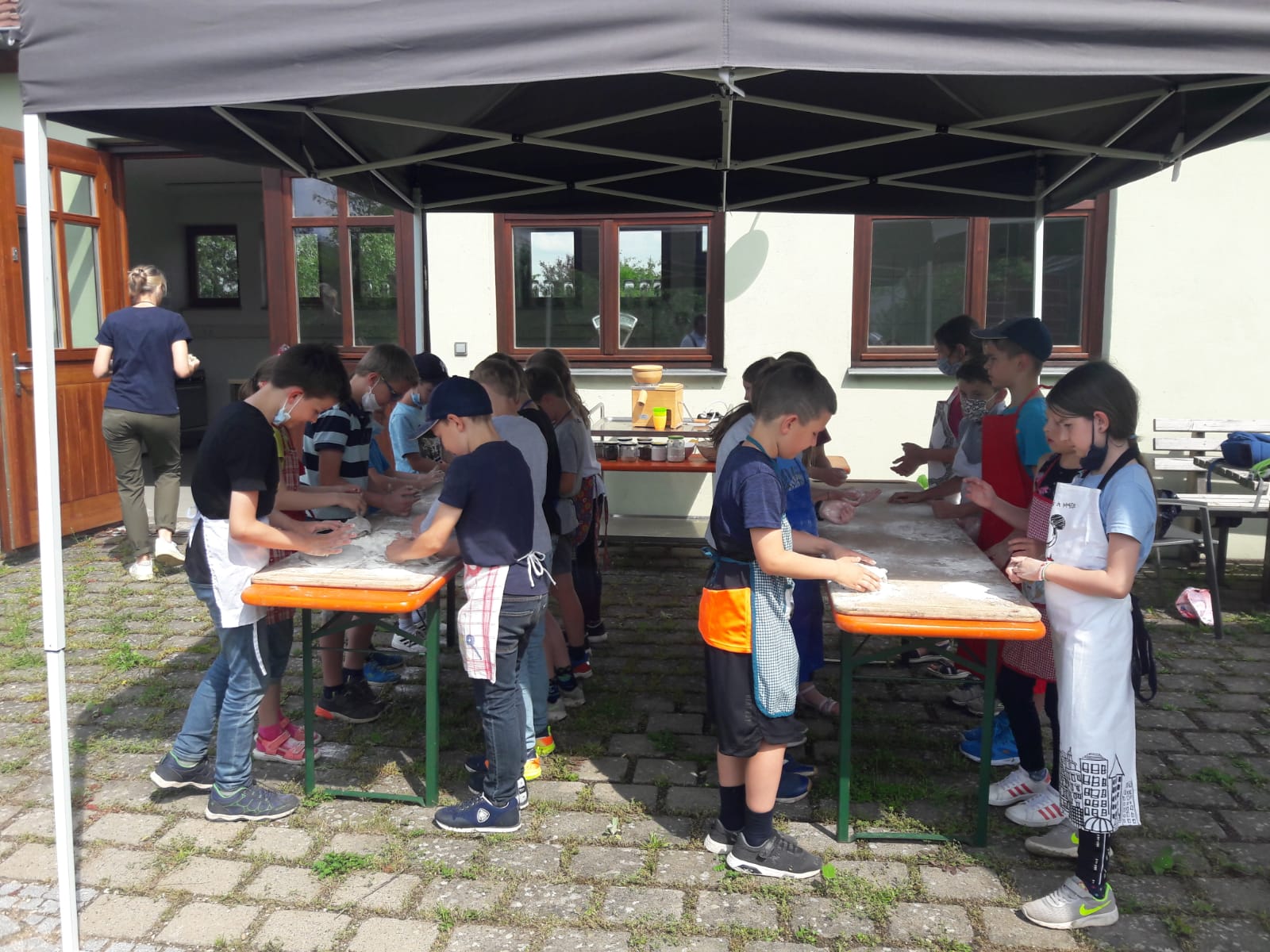 Brotbacken Kommunionkinder